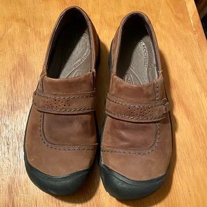 Keen brown clogs - like new!